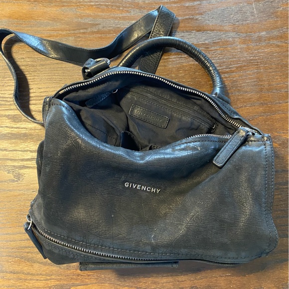 medium sized Givenchy pandora leather purse - Picture 2 of 4